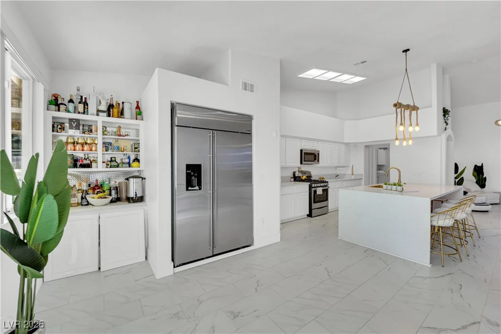 9155 Bush Poppy, Las Vegas, NV 89147