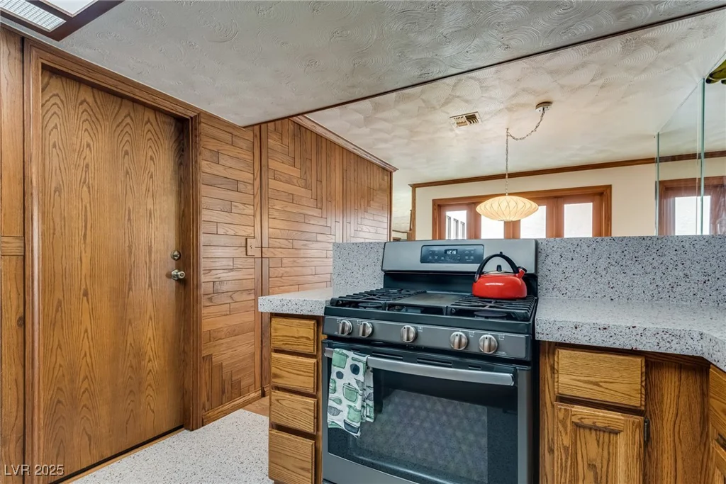 6501 Brushwood, Las Vegas, NV 89107