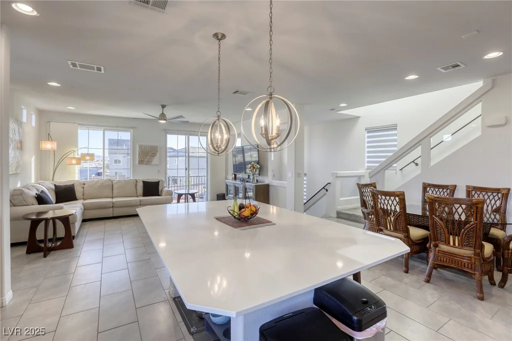 5368 Knitmore, Las Vegas, NV 89139