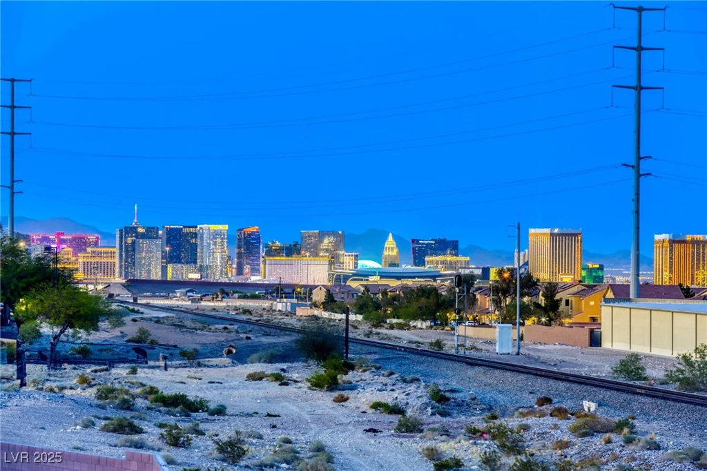 5368 Knitmore, Las Vegas, NV 89139