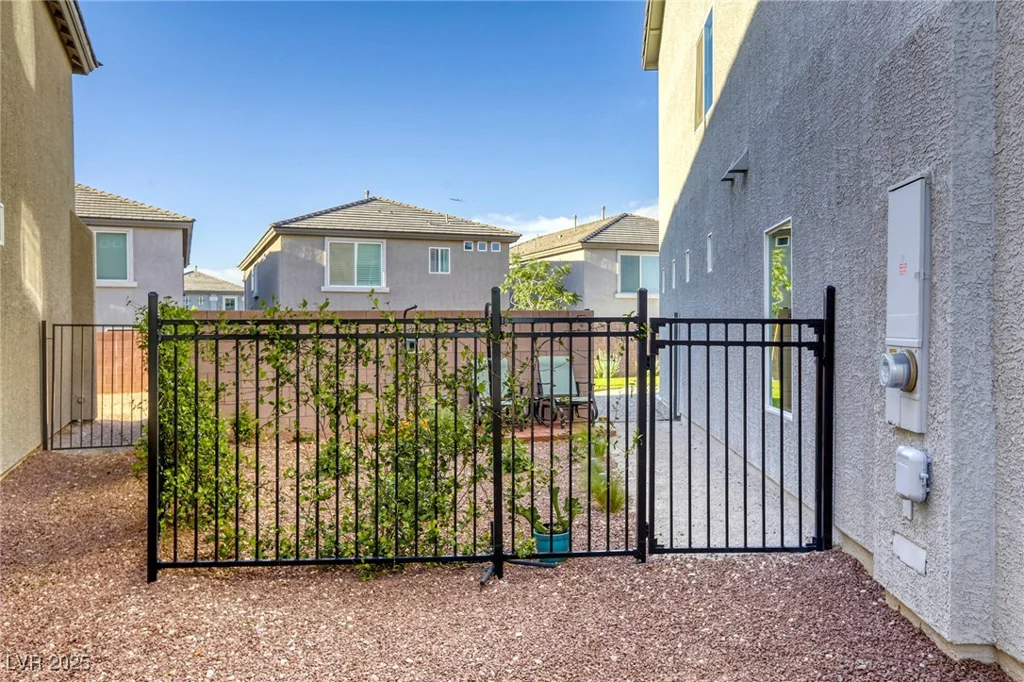 5368 Knitmore, Las Vegas, NV 89139