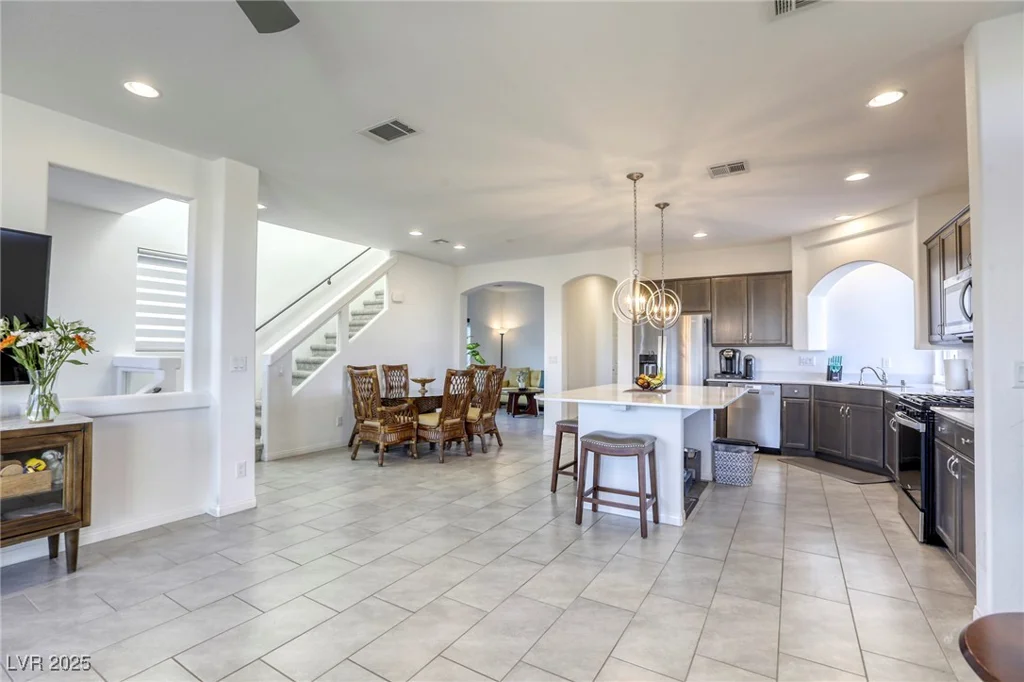 5368 Knitmore, Las Vegas, NV 89139
