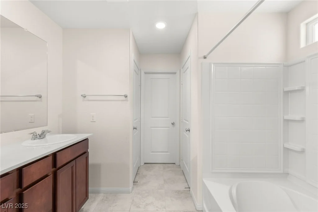 2467 Bellinzona, Henderson, NV 89044