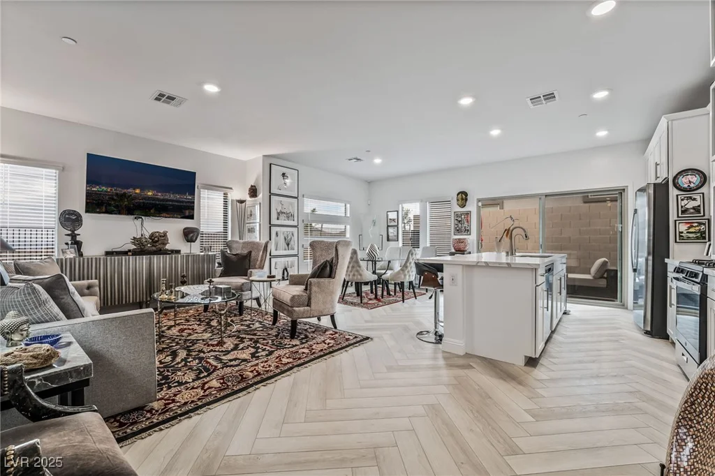 892 Elmwood Forest, Las Vegas, NV 89138