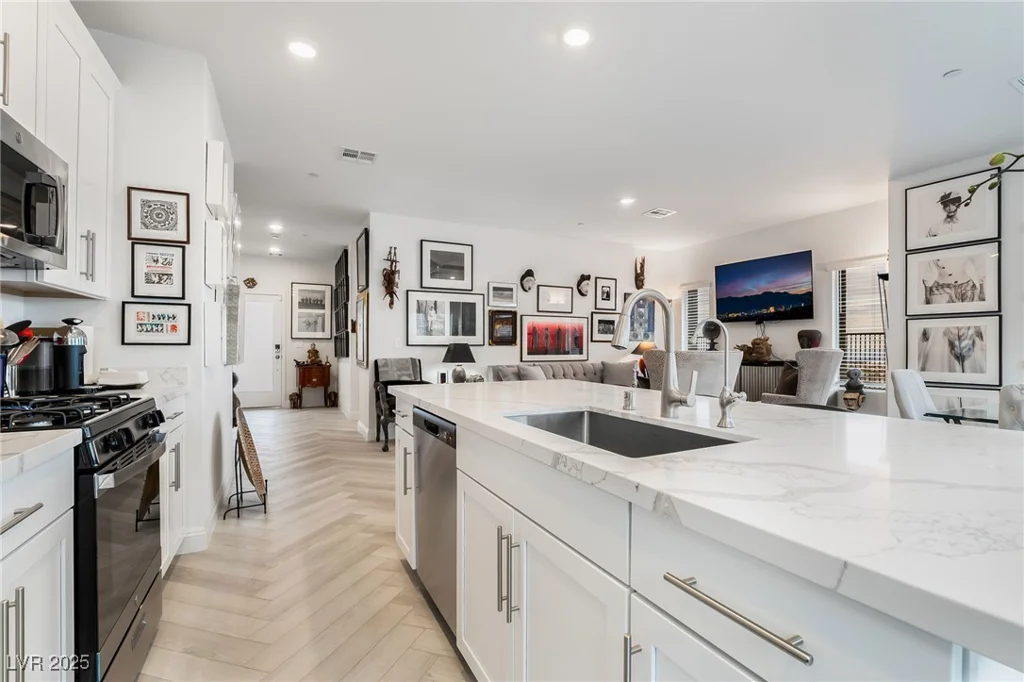 892 Elmwood Forest, Las Vegas, NV 89138