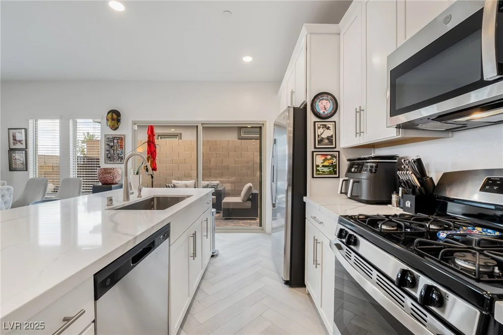 892 Elmwood Forest, Las Vegas, NV 89138