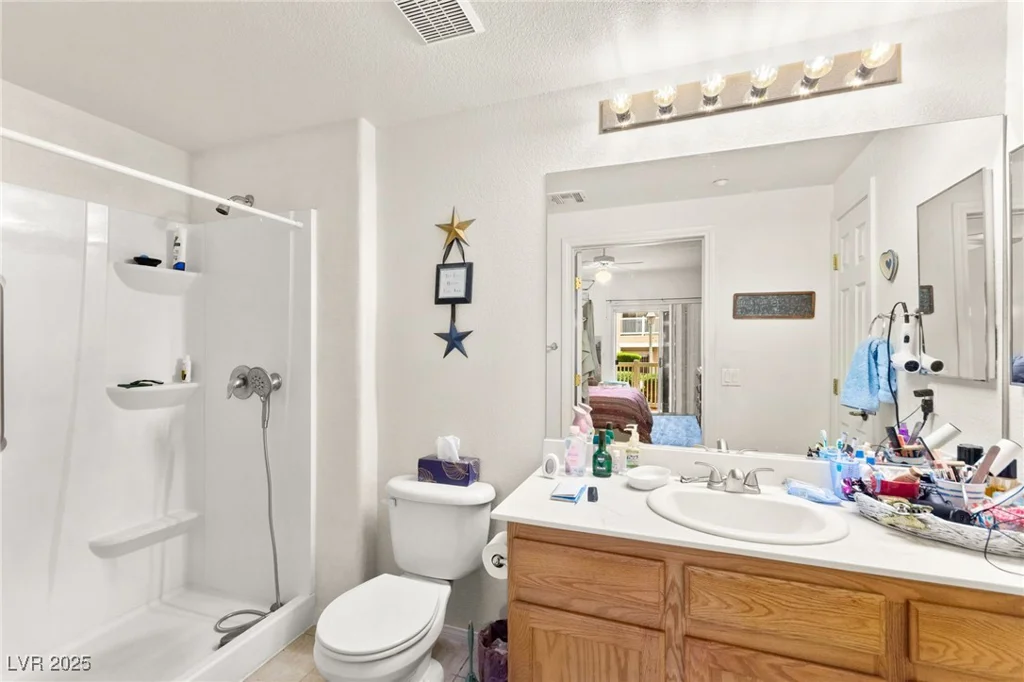 5855 Valley, North Las Vegas, NV 89031