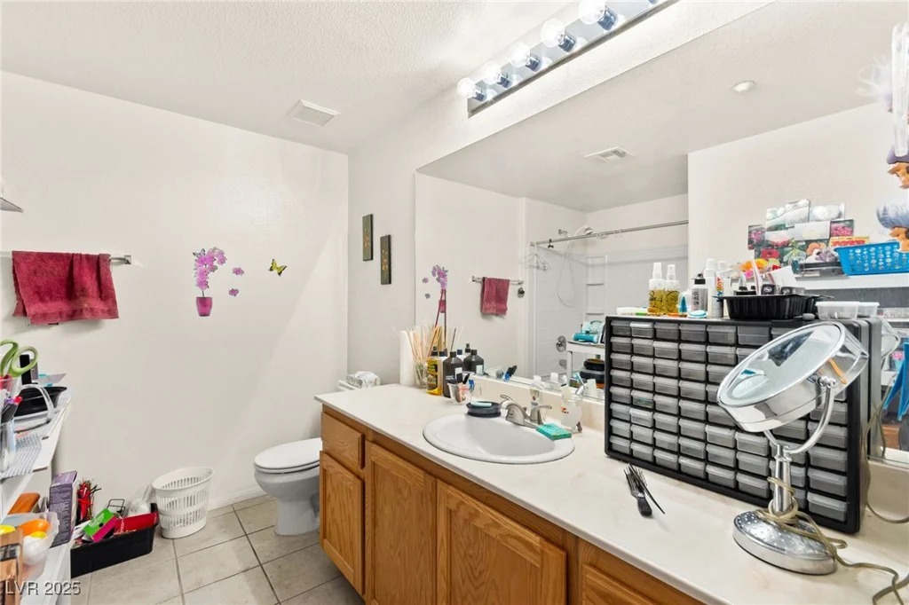5855 Valley, North Las Vegas, NV 89031