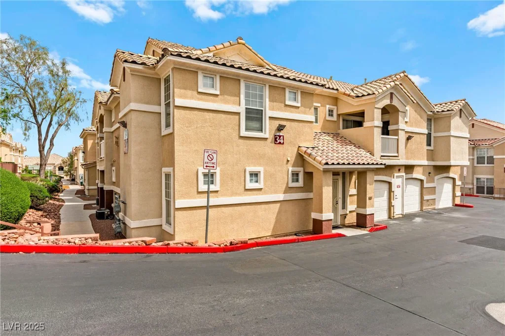 5855 Valley, North Las Vegas, NV 89031