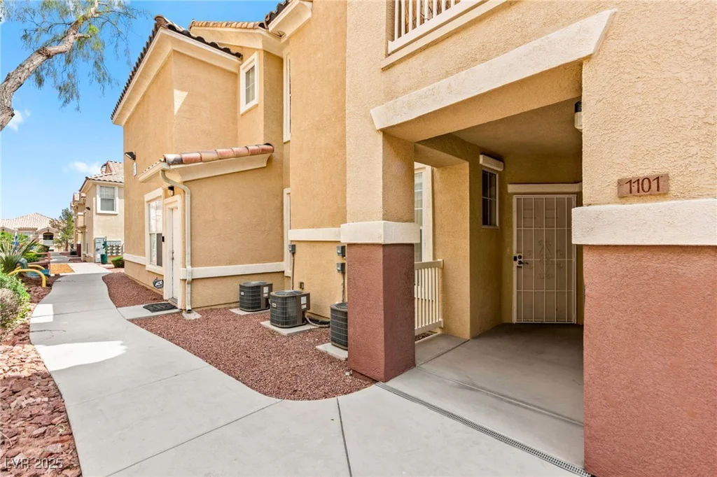 5855 Valley, North Las Vegas, NV 89031