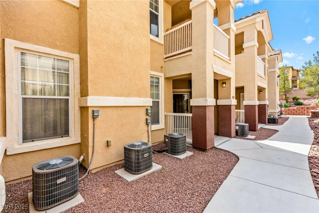 5855 Valley, North Las Vegas, NV 89031