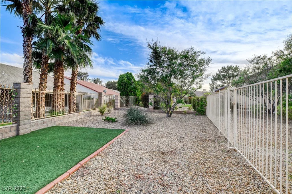 5541 Port Barrington, Las Vegas, NV 89130