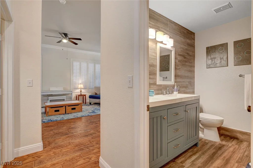 708 Canterbury Cross, Las Vegas, NV 89144