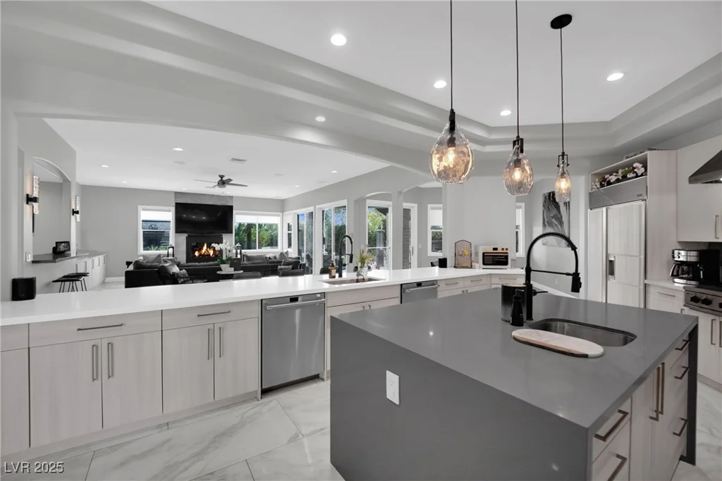 2208 Point Rock, Las Vegas, NV 89134