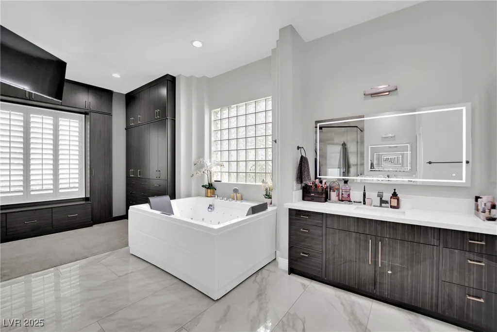 2208 Point Rock, Las Vegas, NV 89134