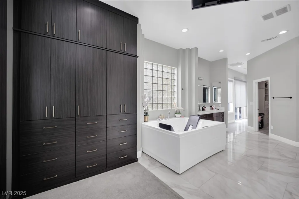 2208 Point Rock, Las Vegas, NV 89134