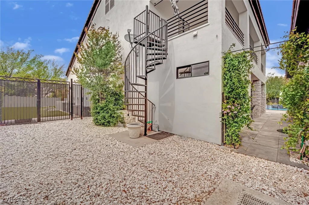 2208 Point Rock, Las Vegas, NV 89134