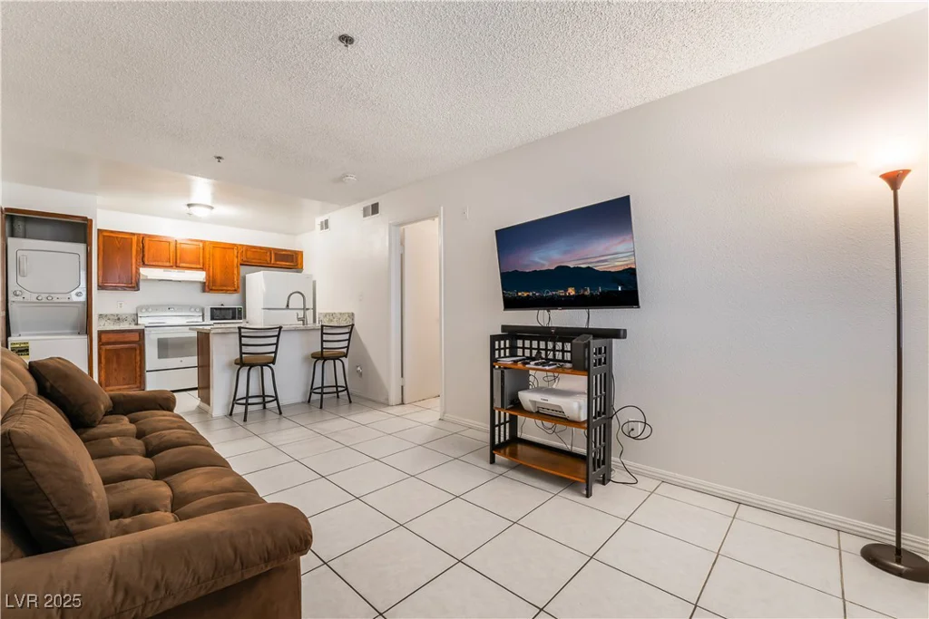1361 University, Las Vegas, NV 89119
