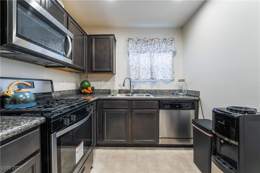 1883 Via Del Prado, Las Vegas, NV 89115