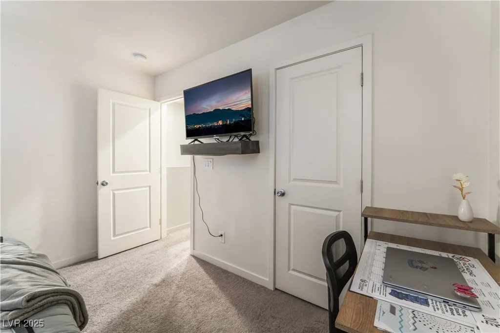 1883 Via Del Prado, Las Vegas, NV 89115