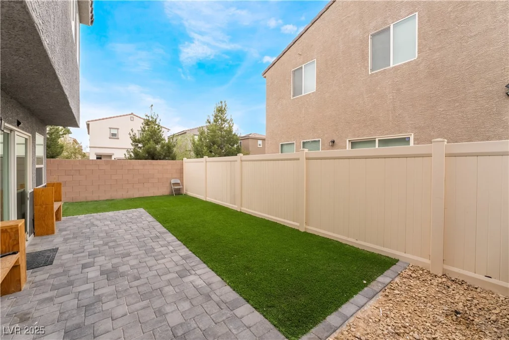 1883 Via Del Prado, Las Vegas, NV 89115
