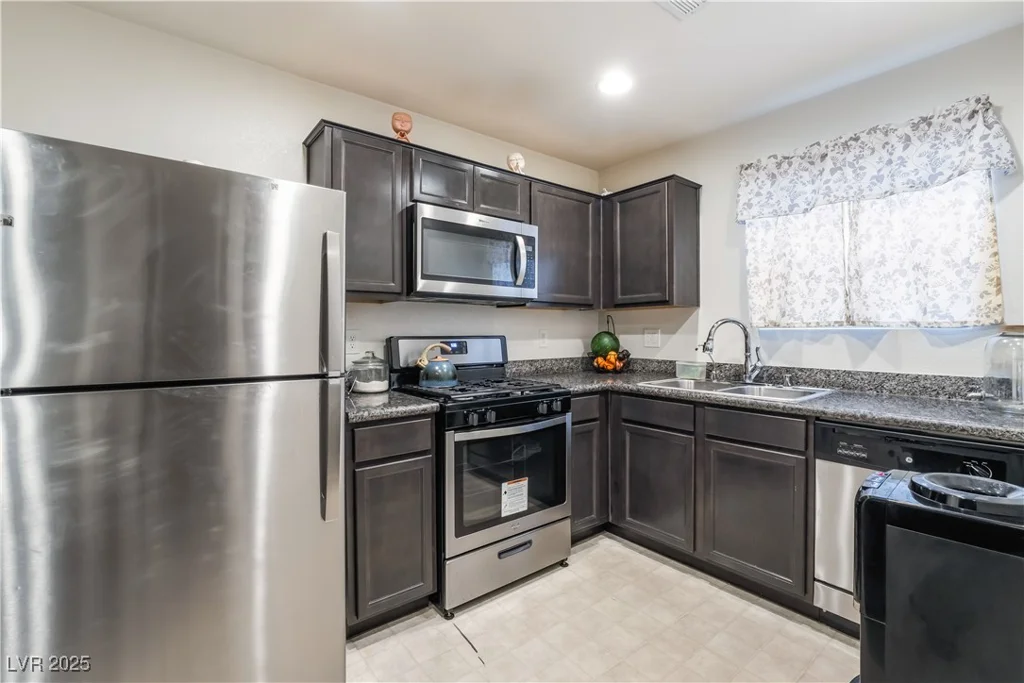 1883 Via Del Prado, Las Vegas, NV 89115
