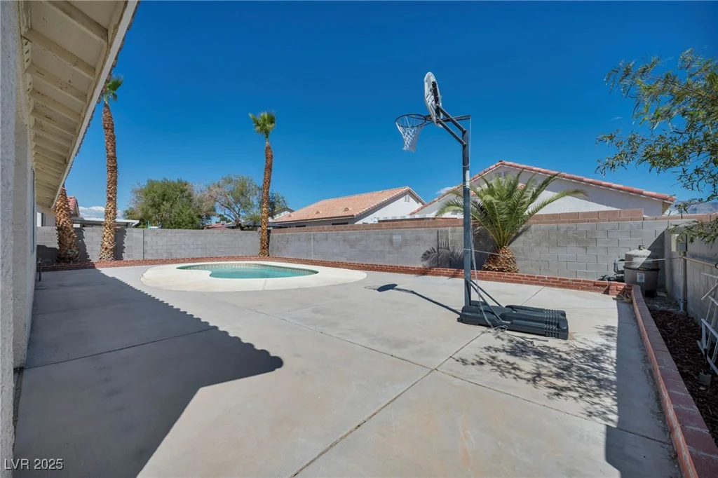 520 Stonehurst, North Las Vegas, NV 89031