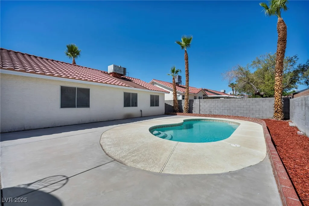 520 Stonehurst, North Las Vegas, NV 89031