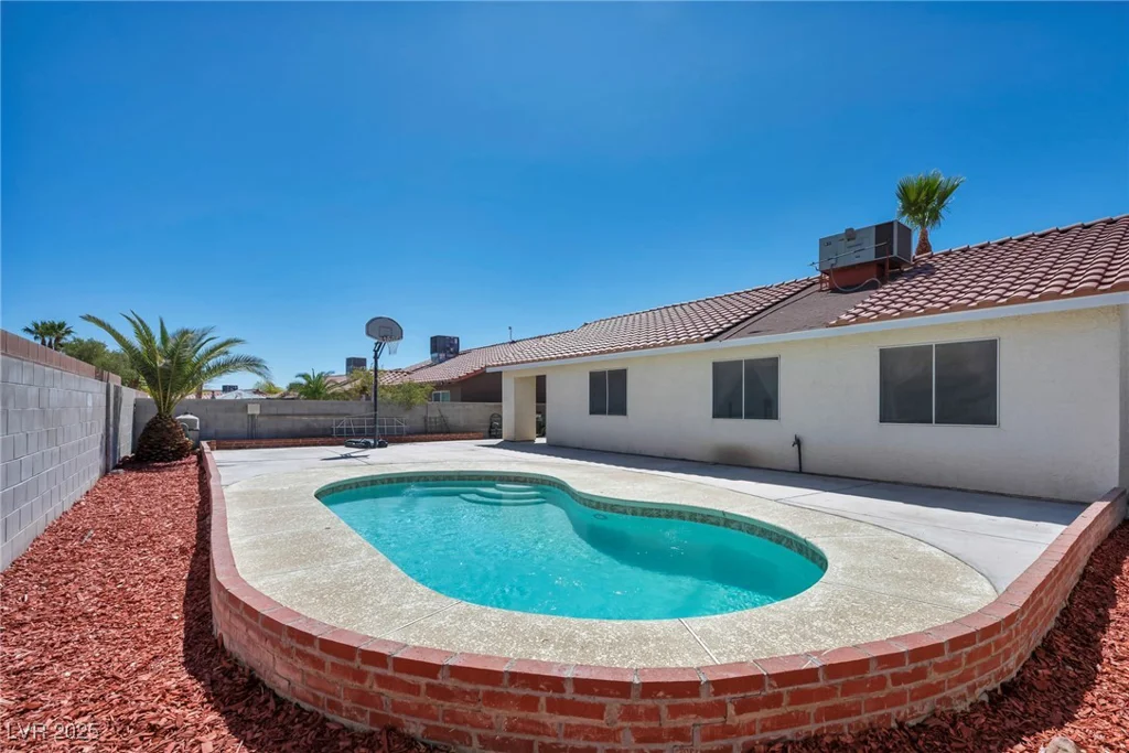 520 Stonehurst, North Las Vegas, NV 89031