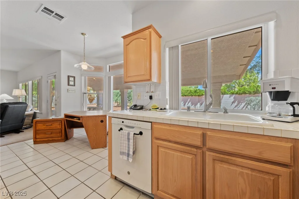 8128 Bay Pines, Las Vegas, NV 89128