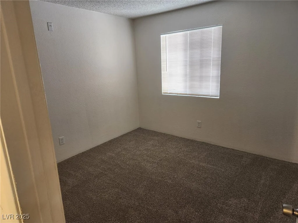 5220 Mission Carmel, Las Vegas, NV 89107