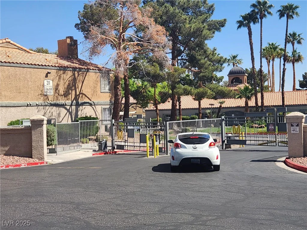 5220 Mission Carmel, Las Vegas, NV 89107