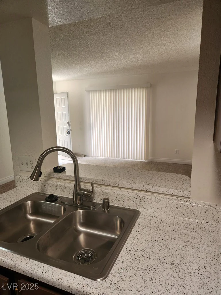 5220 Mission Carmel, Las Vegas, NV 89107