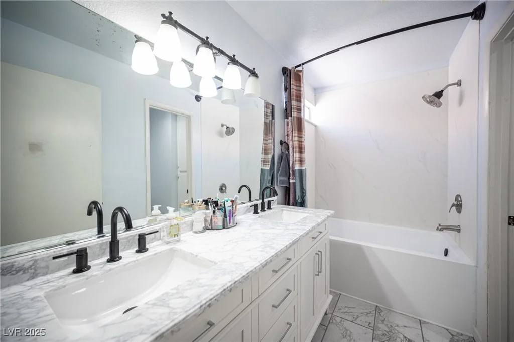 7103 Shadow Crest, Las Vegas, NV 89119