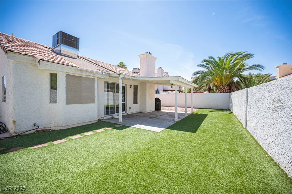 7103 Shadow Crest, Las Vegas, NV 89119