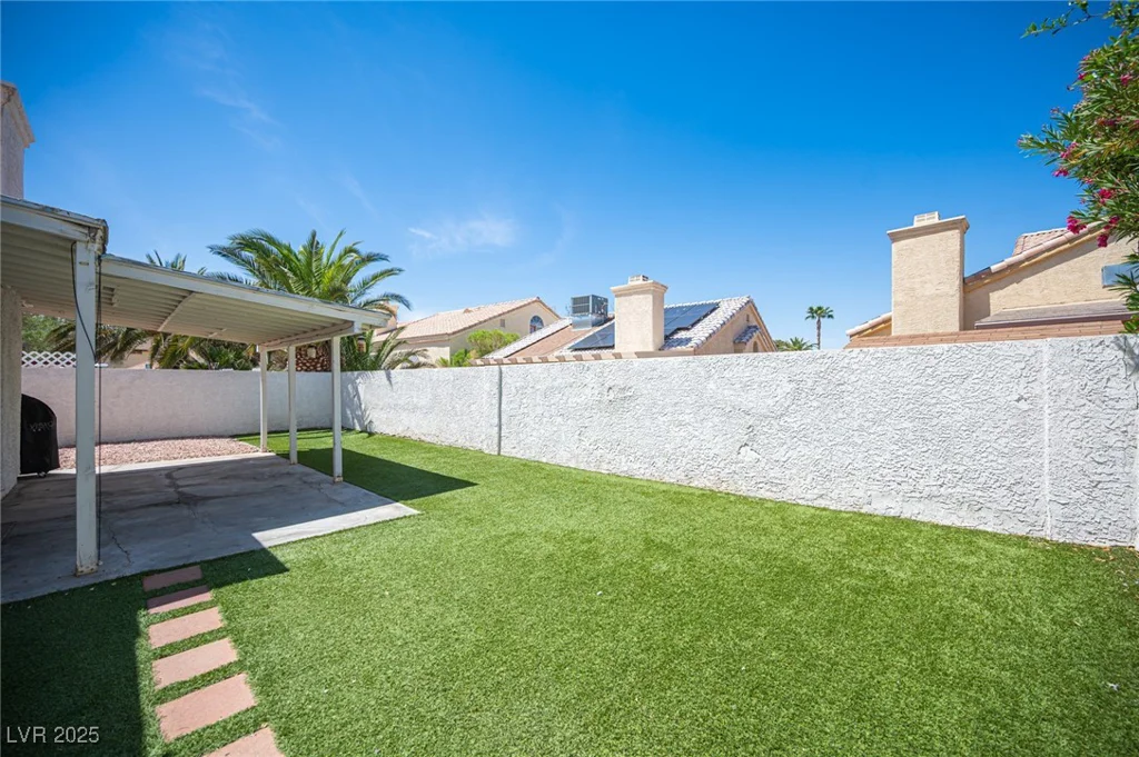 7103 Shadow Crest, Las Vegas, NV 89119