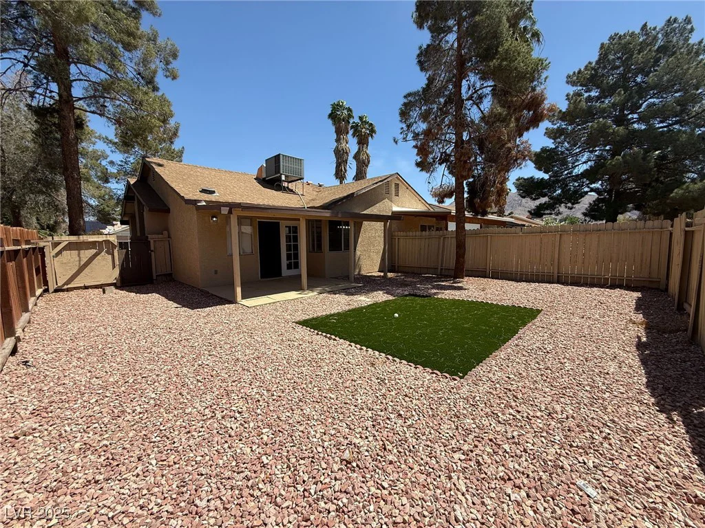 5653 White Cap, Las Vegas, NV 89110