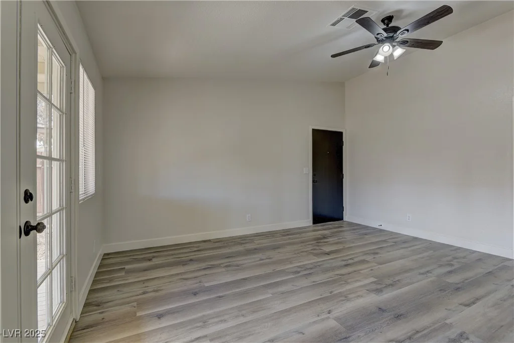 5653 White Cap, Las Vegas, NV 89110