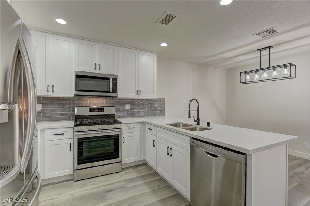 5653 White Cap, Las Vegas, NV 89110
