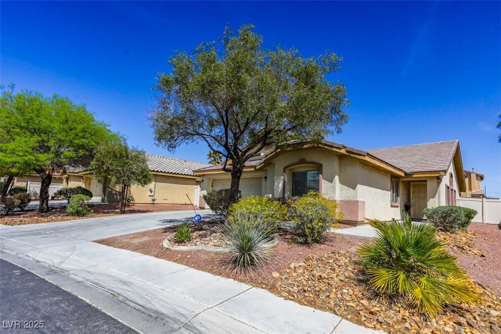 5828 Autumn Damask, North Las Vegas, NV 89081