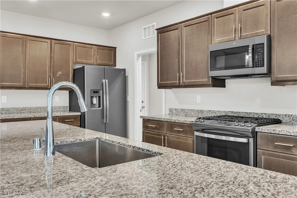 11228 Burning River, Las Vegas, NV 89183