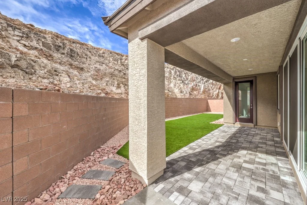 9689 Slate Peak, Las Vegas, NV 89178
