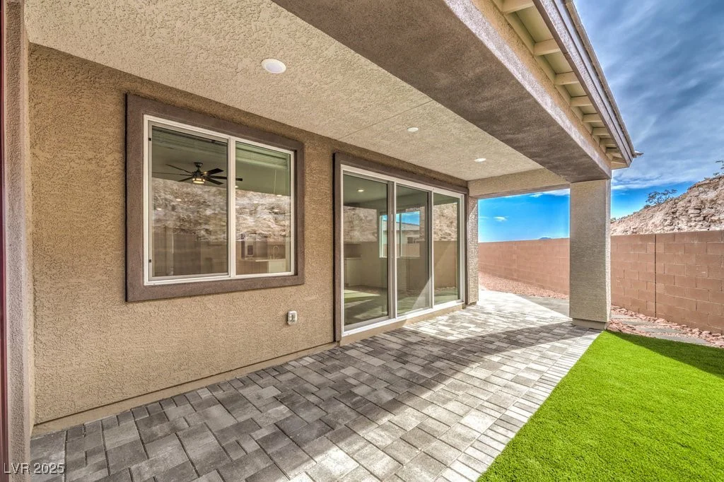 9689 Slate Peak, Las Vegas, NV 89178