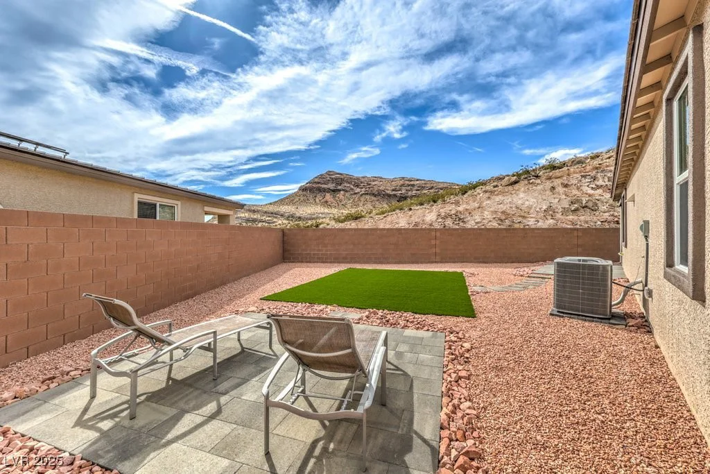 9689 Slate Peak, Las Vegas, NV 89178