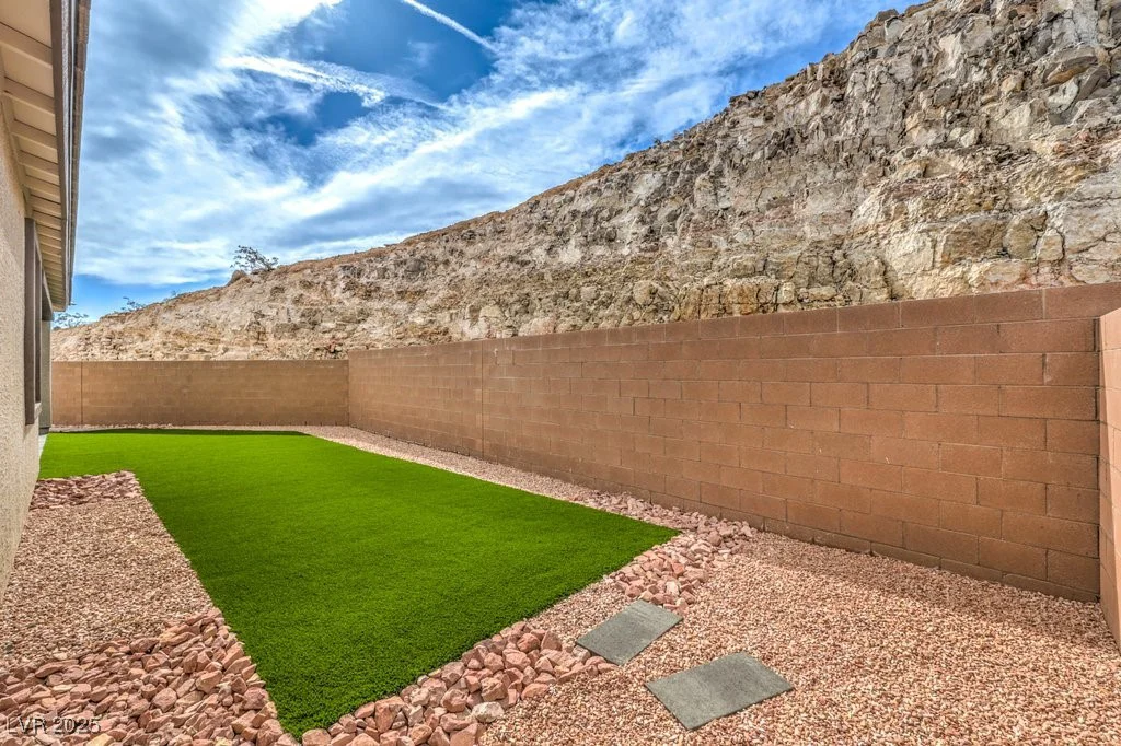 9689 Slate Peak, Las Vegas, NV 89178