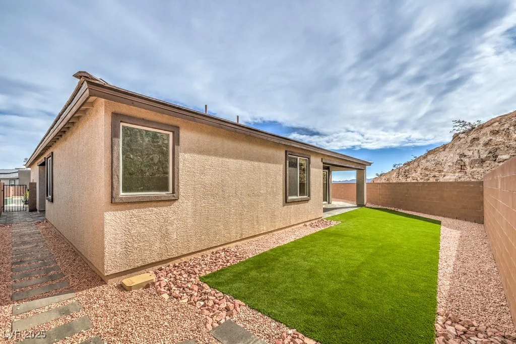 9689 Slate Peak, Las Vegas, NV 89178