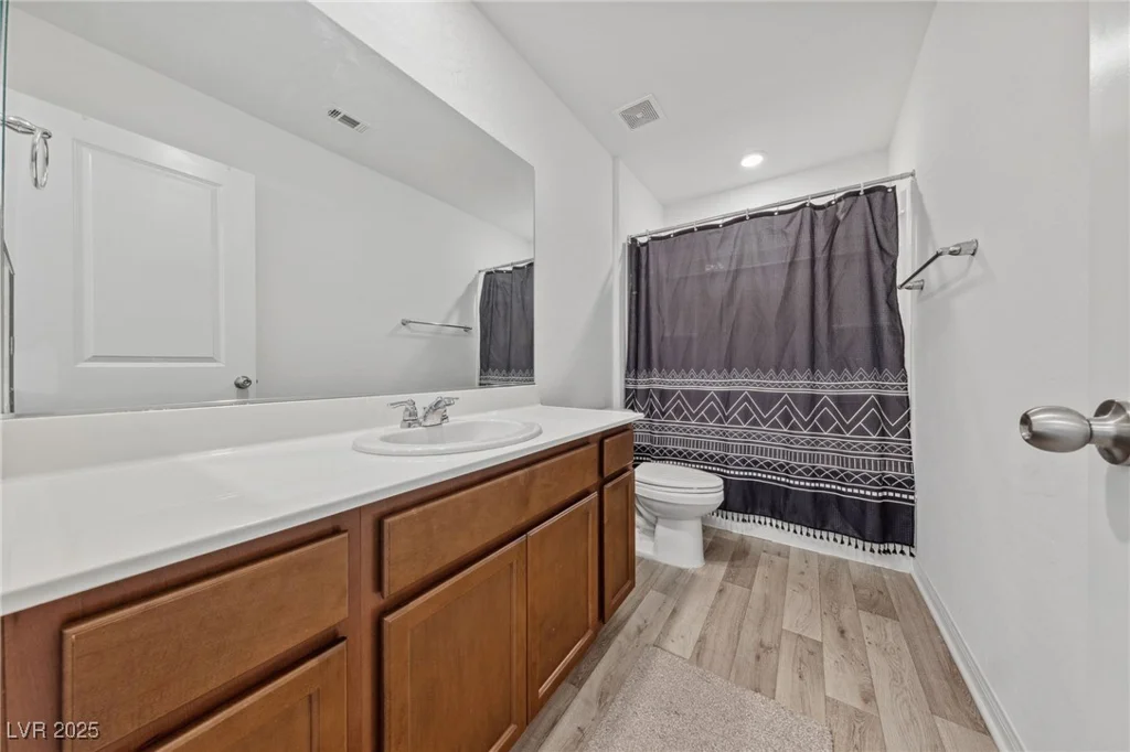 6824 Toros, North Las Vegas, NV 89086