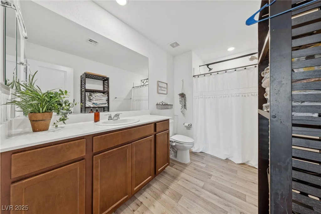6824 Toros, North Las Vegas, NV 89086