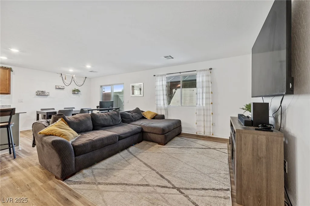 6824 Toros, North Las Vegas, NV 89086