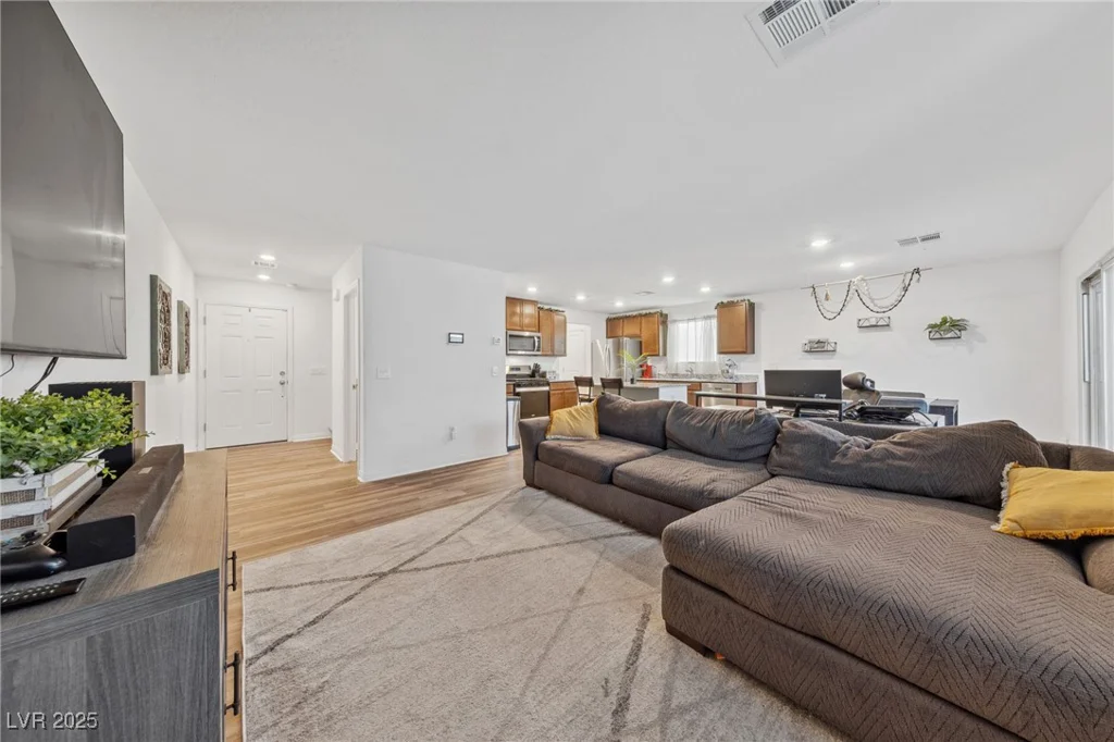 6824 Toros, North Las Vegas, NV 89086